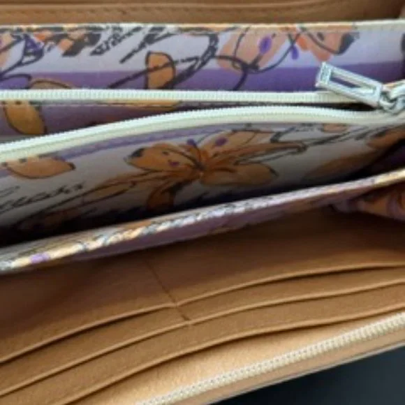 Guess Wallet - Picture 3 of 3